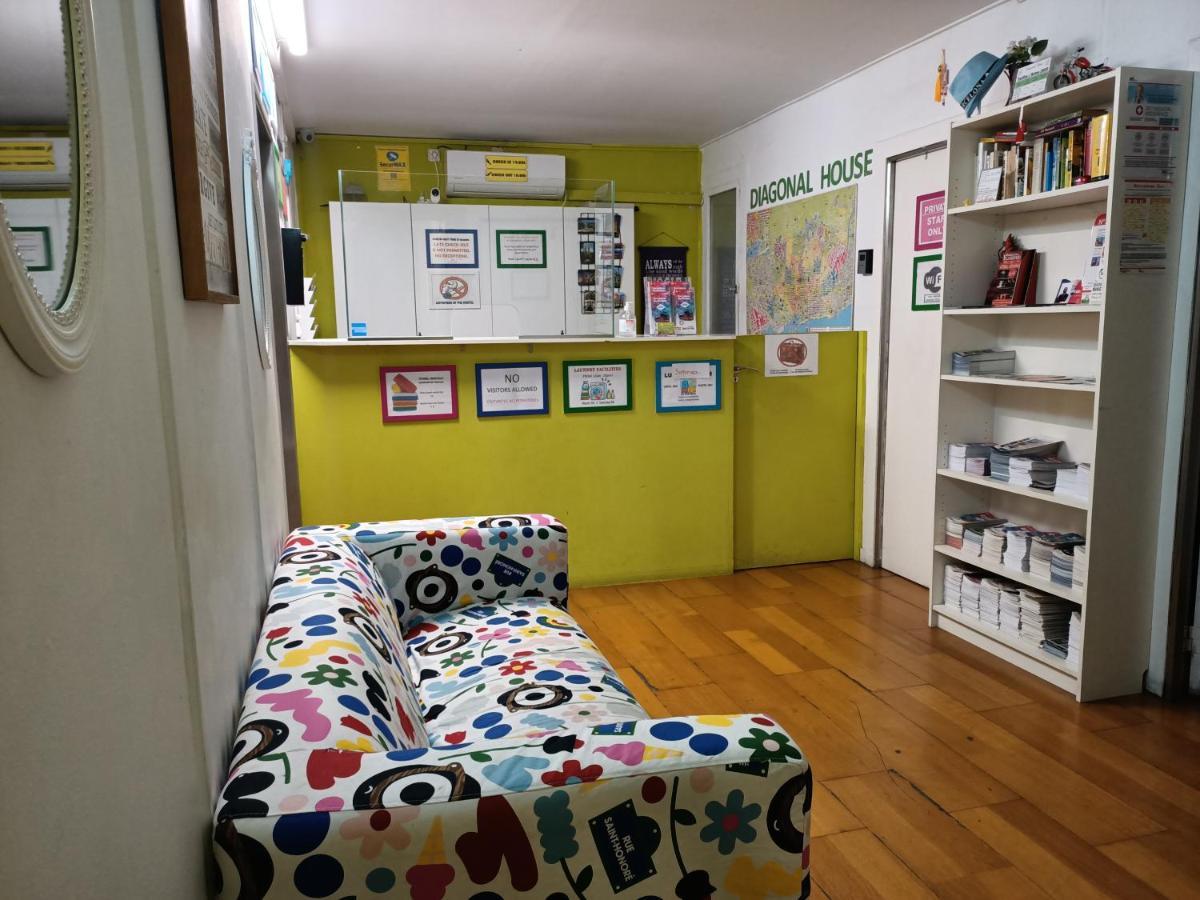 Diagonal House Hostel *