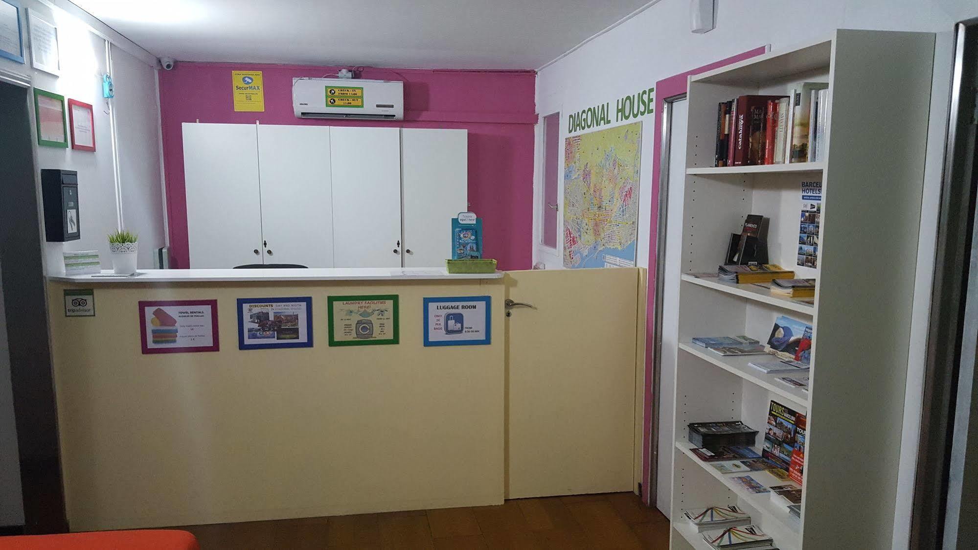 Diagonal House Hostel *